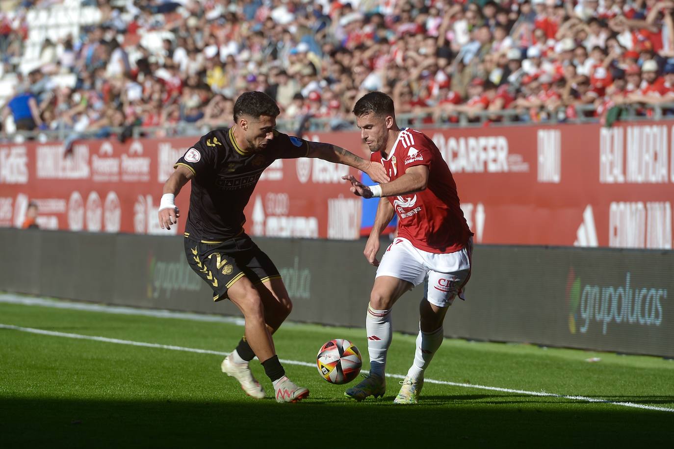 La derrota del Real Murcia frente al Intercity, en imágenes