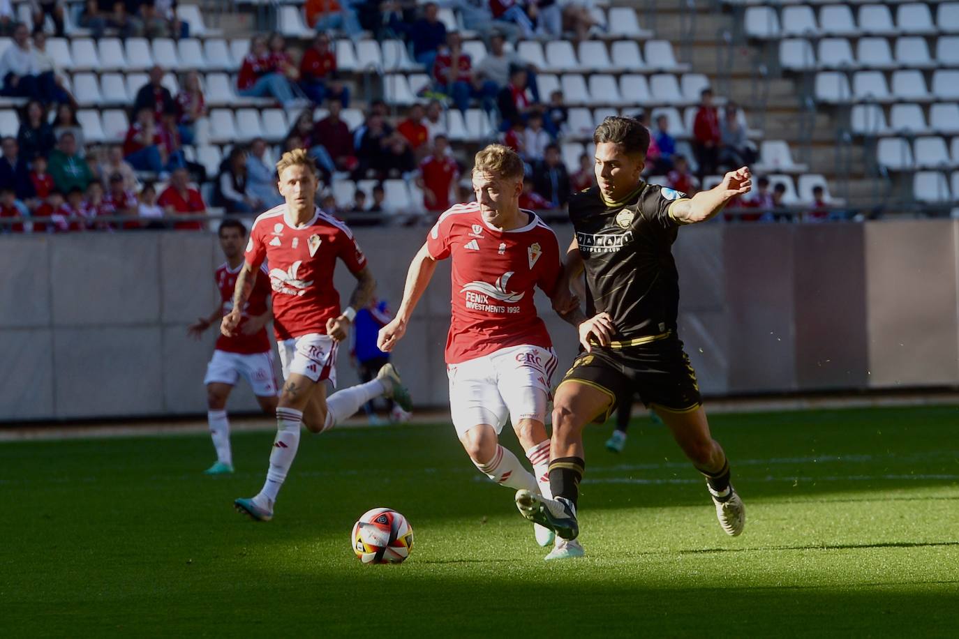 La derrota del Real Murcia frente al Intercity, en imágenes