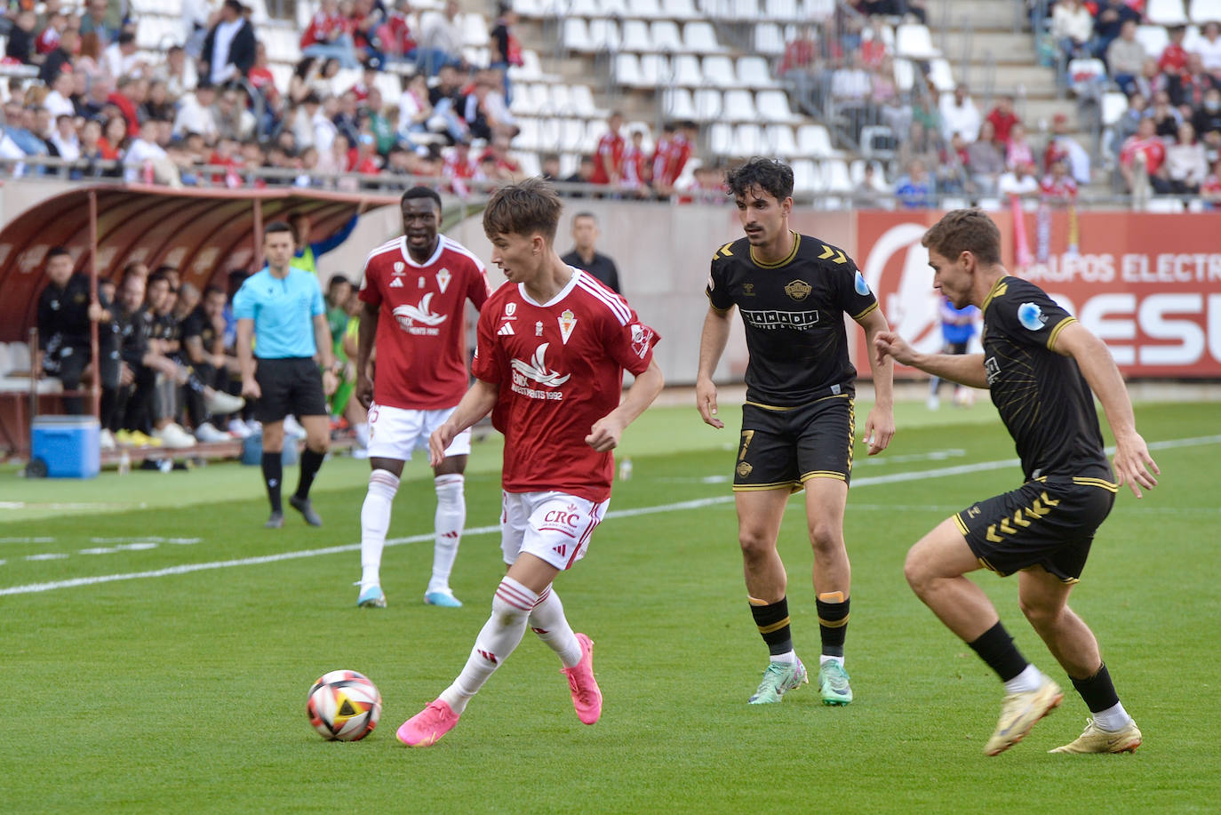 La derrota del Real Murcia frente al Intercity, en imágenes