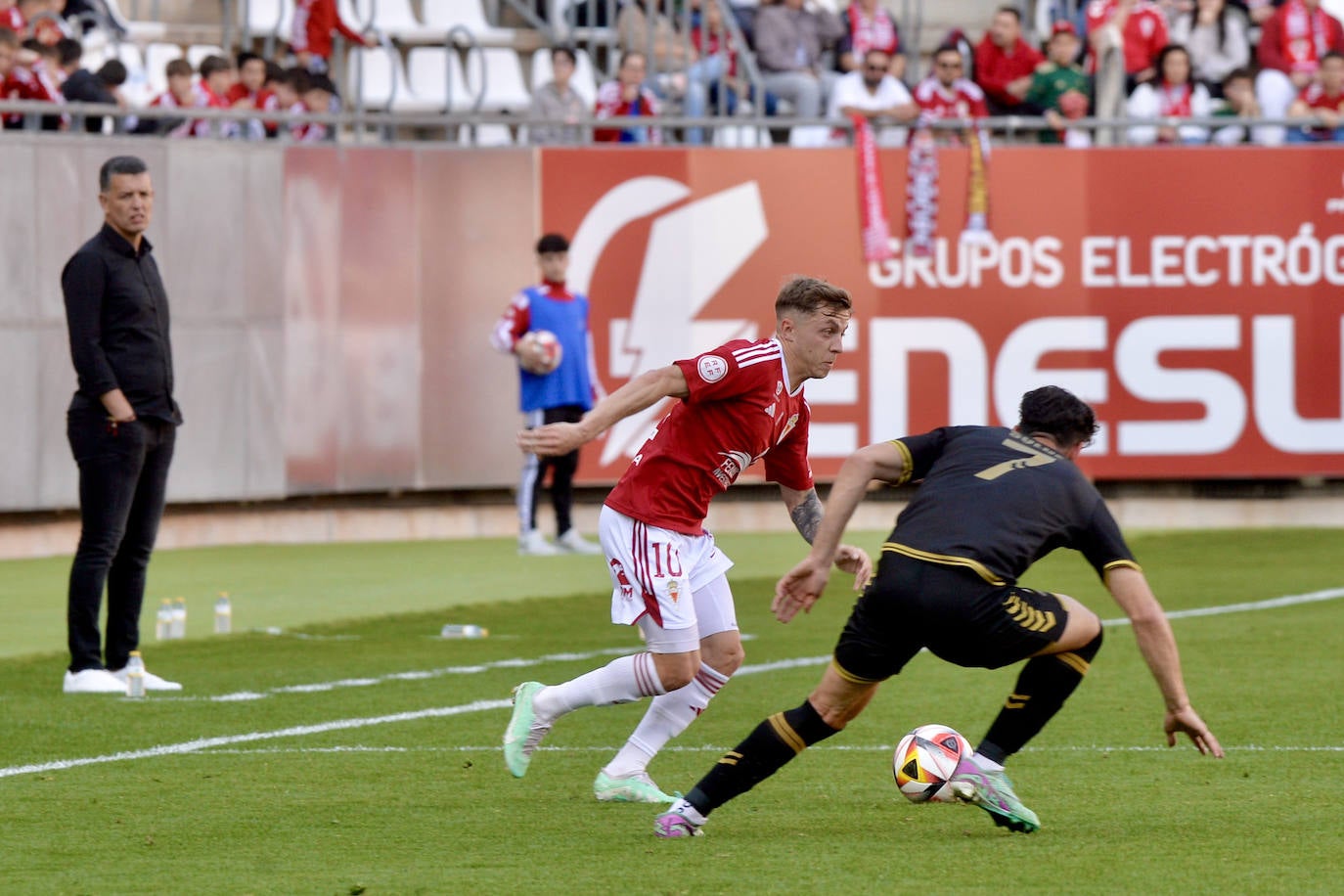 La derrota del Real Murcia frente al Intercity, en imágenes