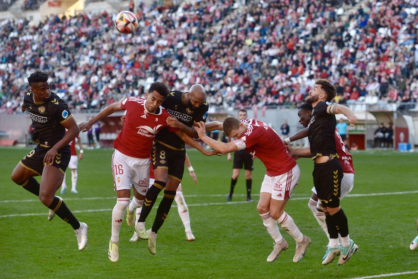 La derrota del Real Murcia frente al Intercity, en imágenes