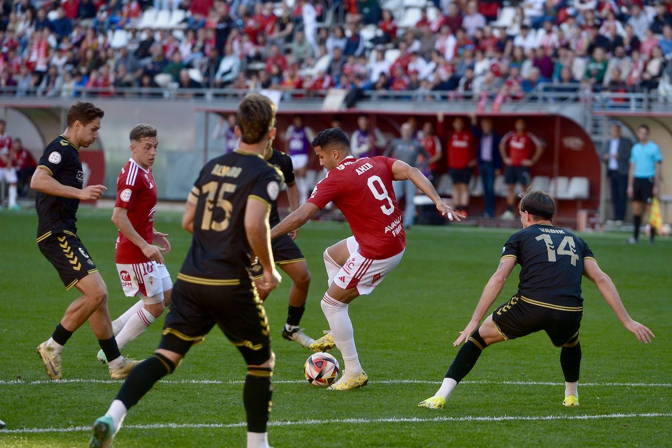 La derrota del Real Murcia frente al Intercity, en imágenes