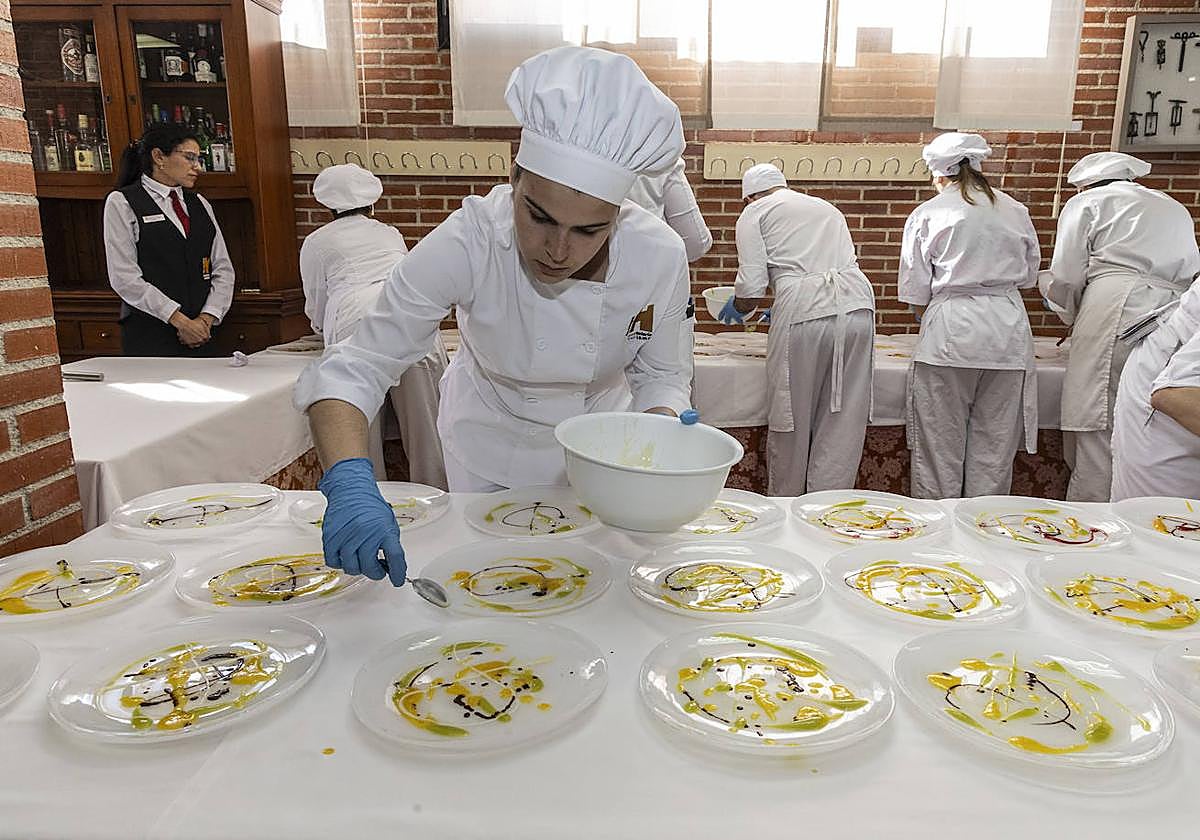 Las imágenes de la jornada de acogida a empresas colaboradoras y proveedores del CIFP de Hostelería y Turismo de Cartagena