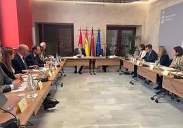 El Consejo de Administración de Emuasa reunido este martes.