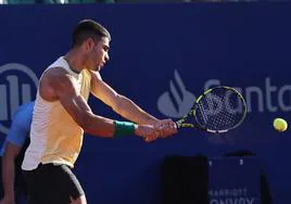 Carlos Alcaraz durante su partido contra Nicolás Jarry en el Argentina Open.