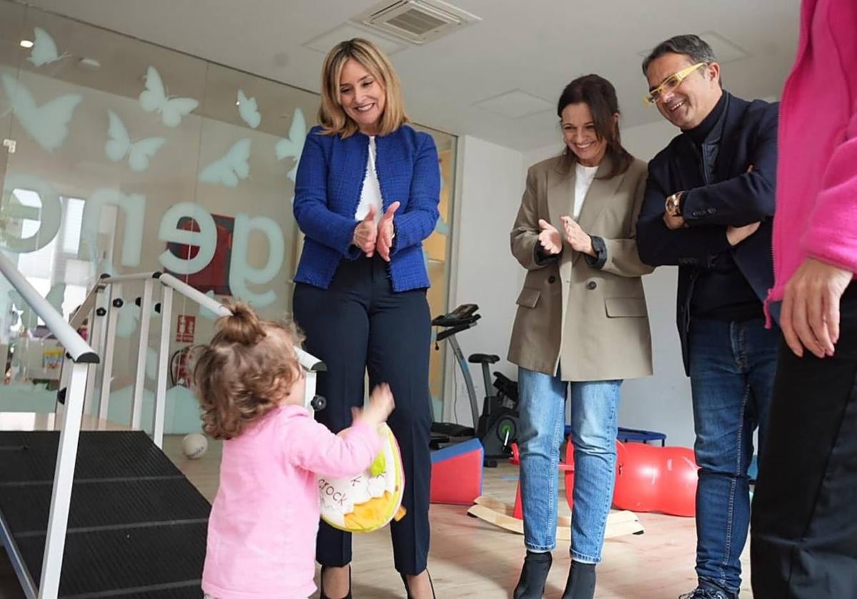 La consejera de Política Social, Familias e Igualdad, Conchita Ruiz, visita el centro multidisciplinar Pilar Bernal.
