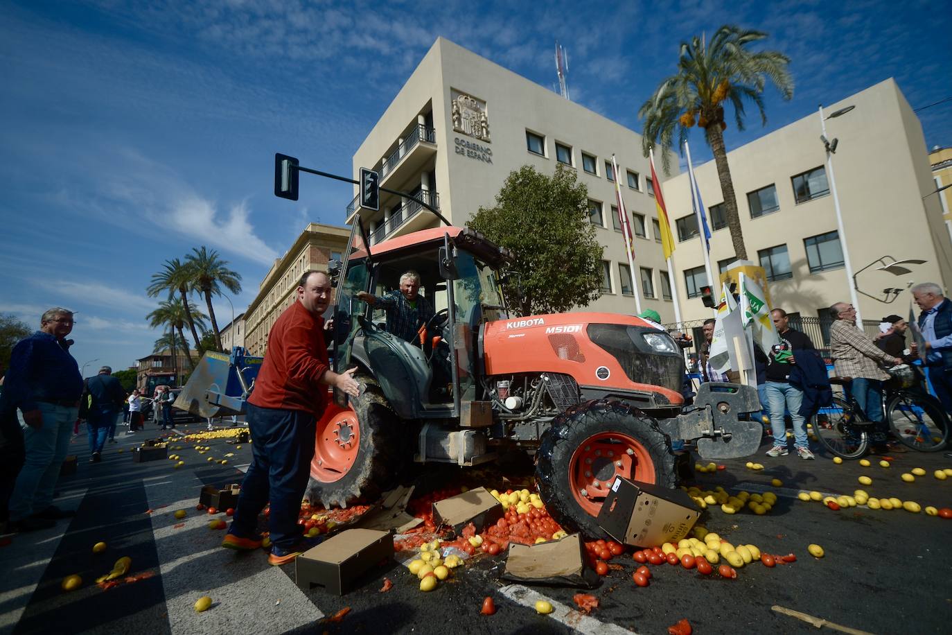 Las protestas de los agricultores llegan a Murcia el 21-F, en imágenes