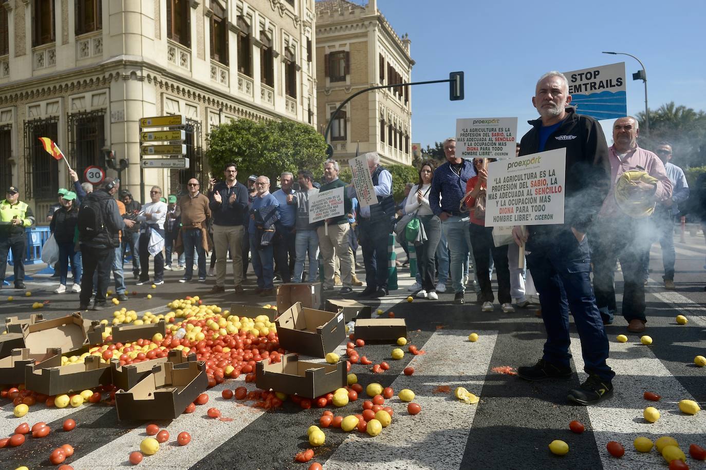 Las protestas de los agricultores llegan a Murcia el 21-F, en imágenes