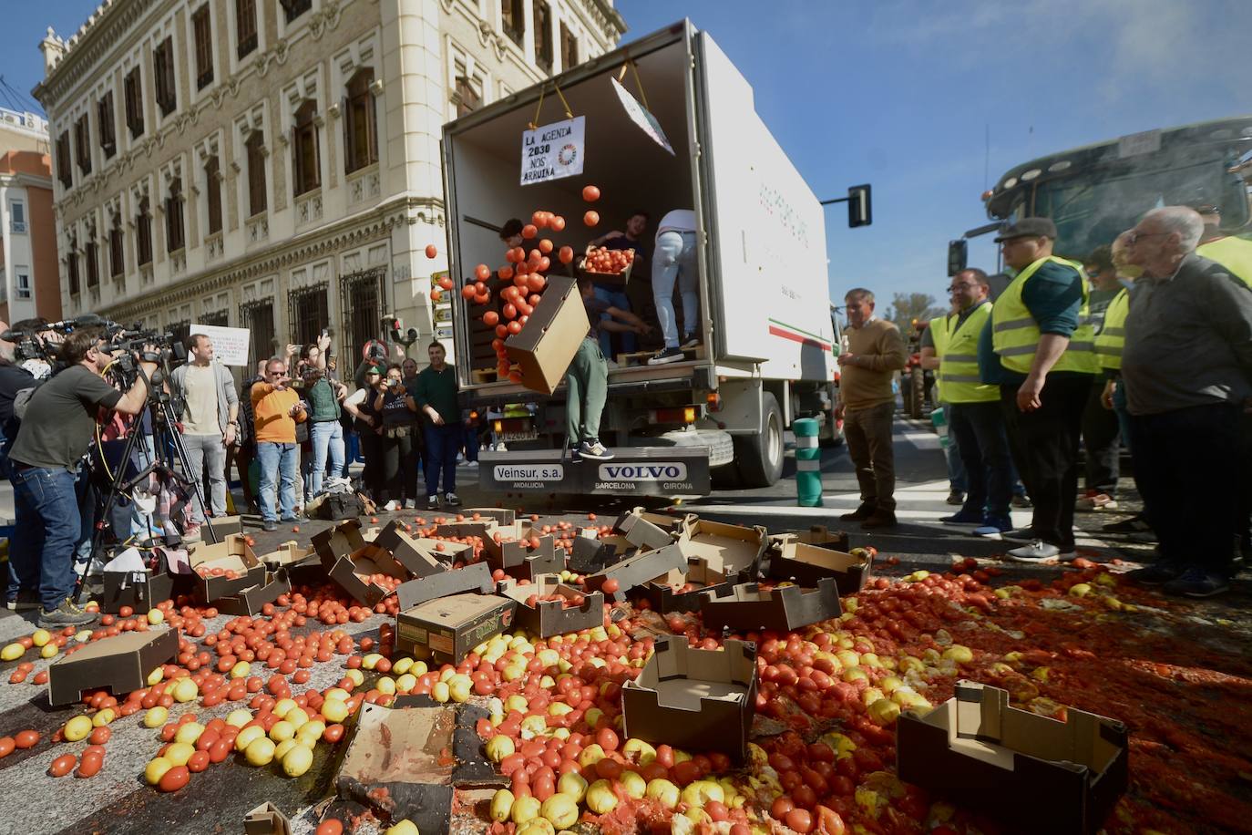 Las protestas de los agricultores llegan a Murcia el 21-F, en imágenes