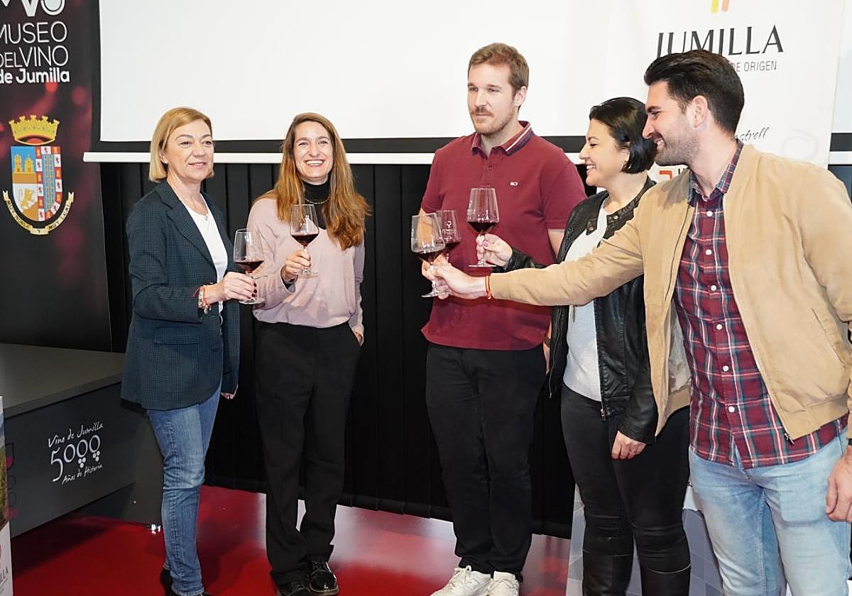 Seve González, Carolina Martínez, Carlos Nicolás y los ediles Navarro y Pérez.