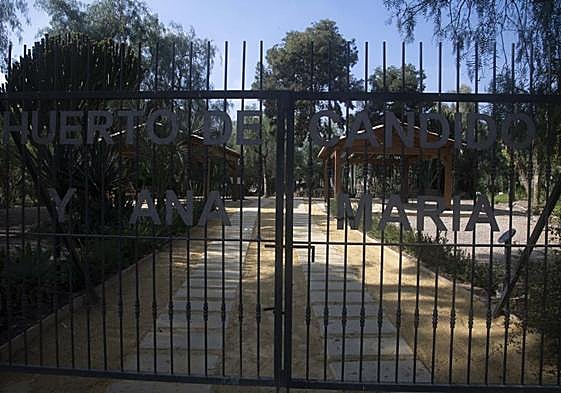 Acceso al Huerto de Cándido y Ana María, cerrado a cal y canto.