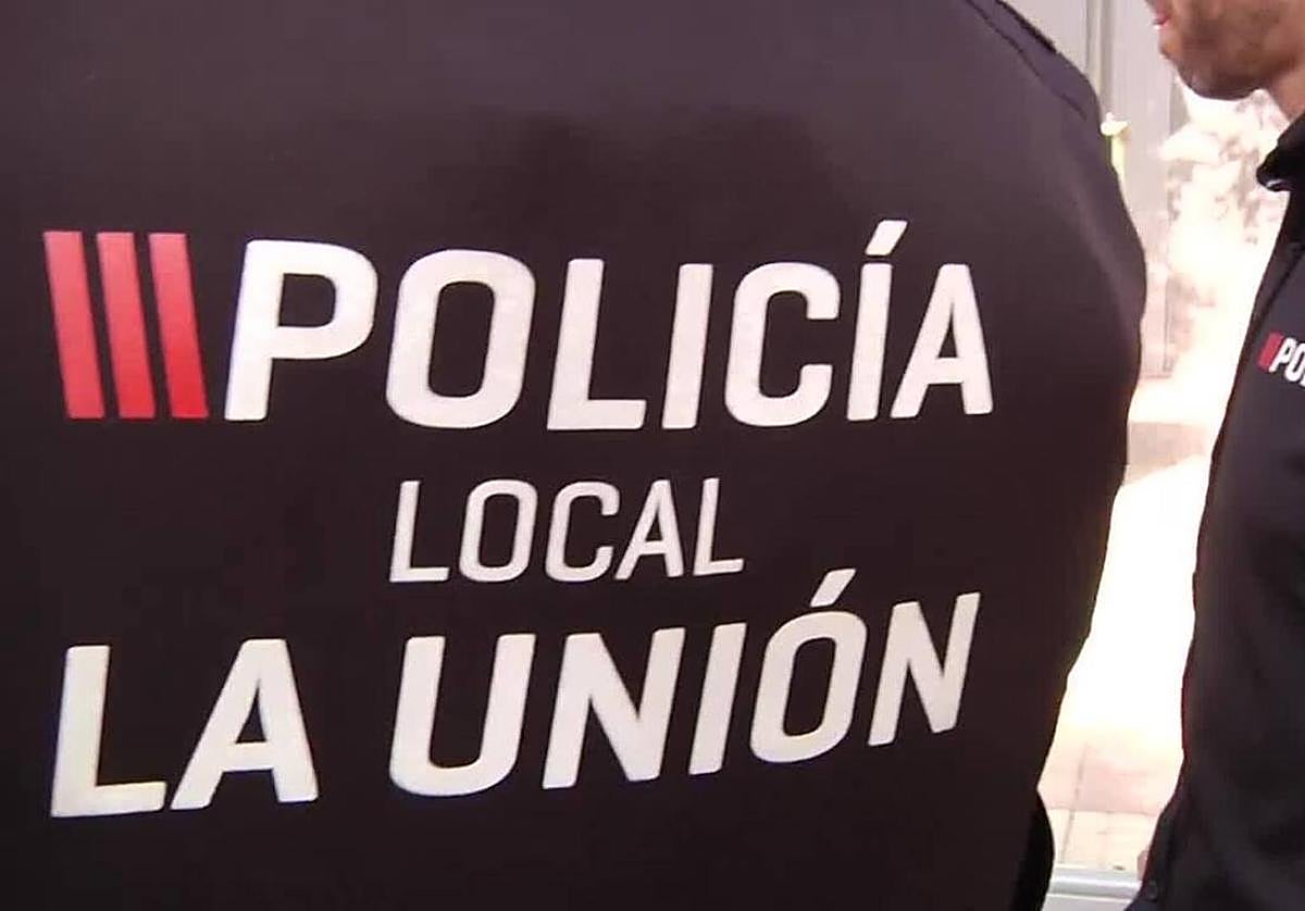 Tres encapuchados dan una paliza y maniatan a un septuagenario en su casa en La Unión para robarle dinero y joyas