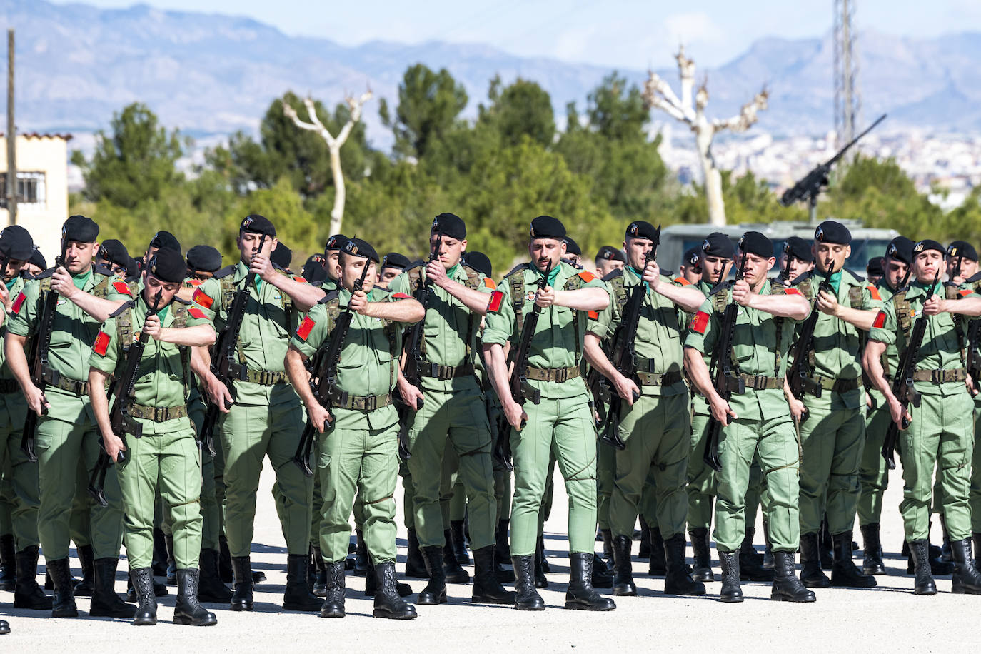 El acto para conmemorar los 70 años de la creación de las fuerzas paracaidistas, en imágenes