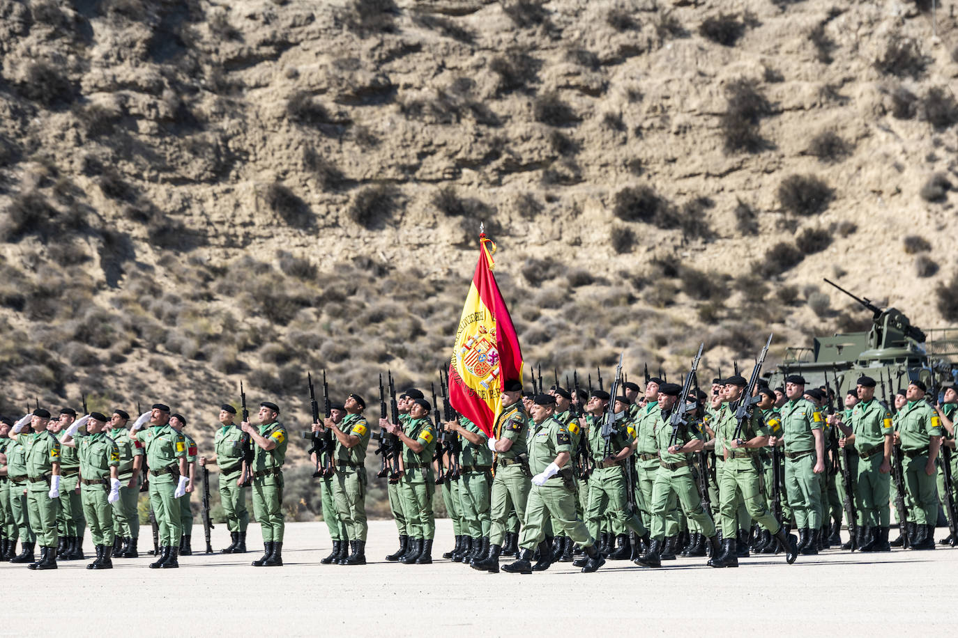 El acto para conmemorar los 70 años de la creación de las fuerzas paracaidistas, en imágenes