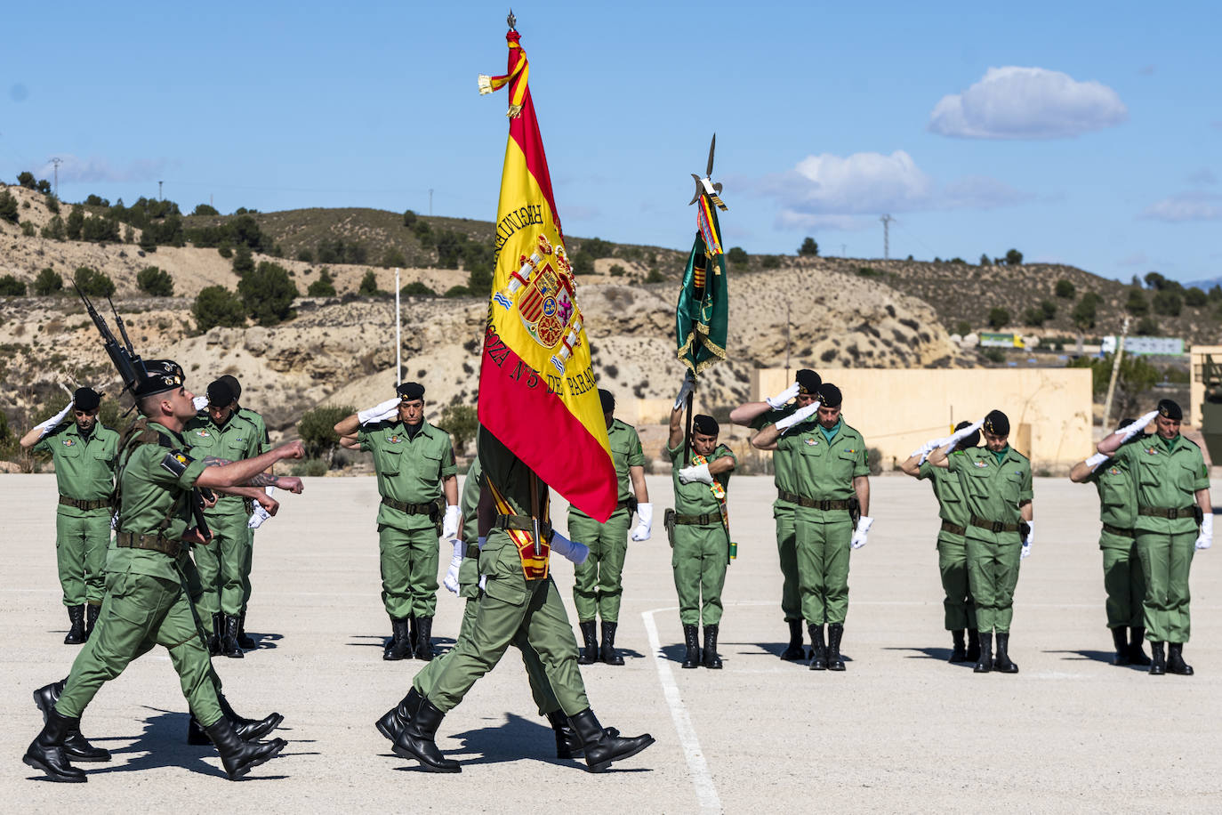 El acto para conmemorar los 70 años de la creación de las fuerzas paracaidistas, en imágenes
