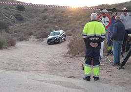 Operarios trabajan en el solar del aparcamiento de Percheles.