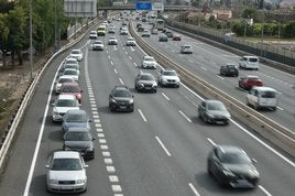 Tráfico en la Ronda Oeste de Murcia. A la izquierda, las colas que se forman en la salida hacia la zona de Juan Carlos I.