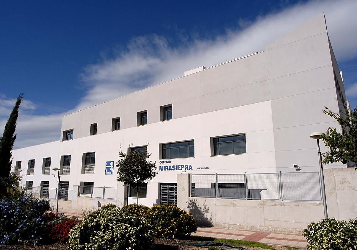 Fachada del Colegio Mirasierra.