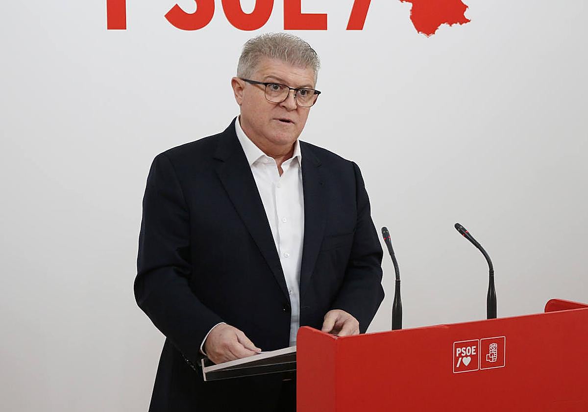 José Vélez, en la sede de la calle Princesa, de Murcia.