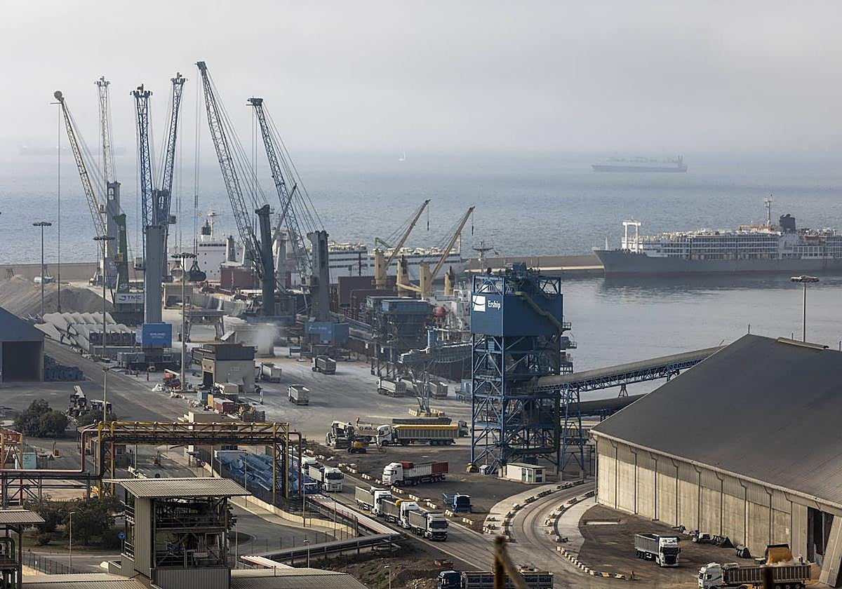 Muelles de Escombreras en una imagen de archivo.