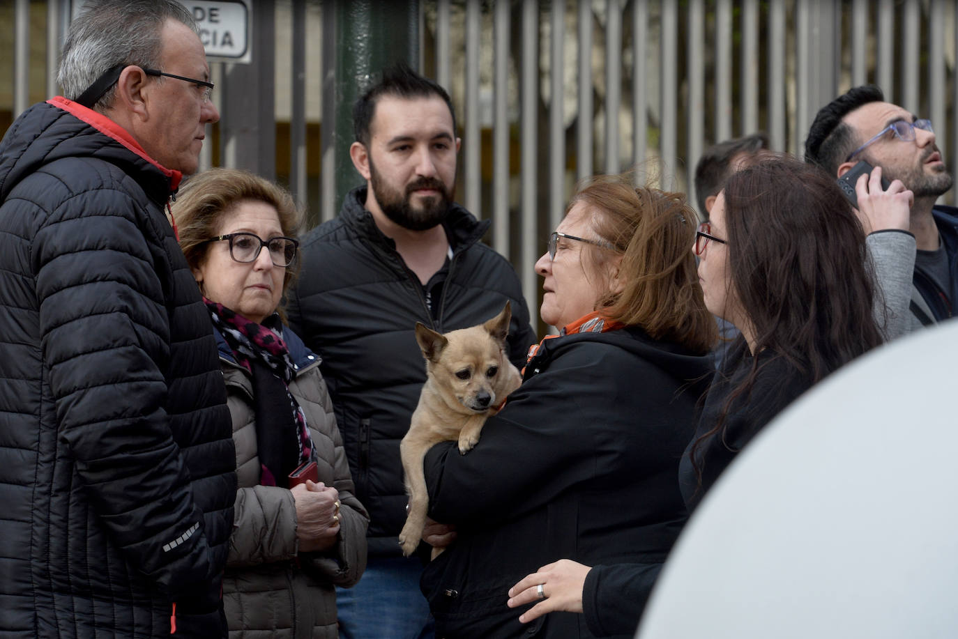 Se derrumba parte de la fachada de un edificio en Murcia