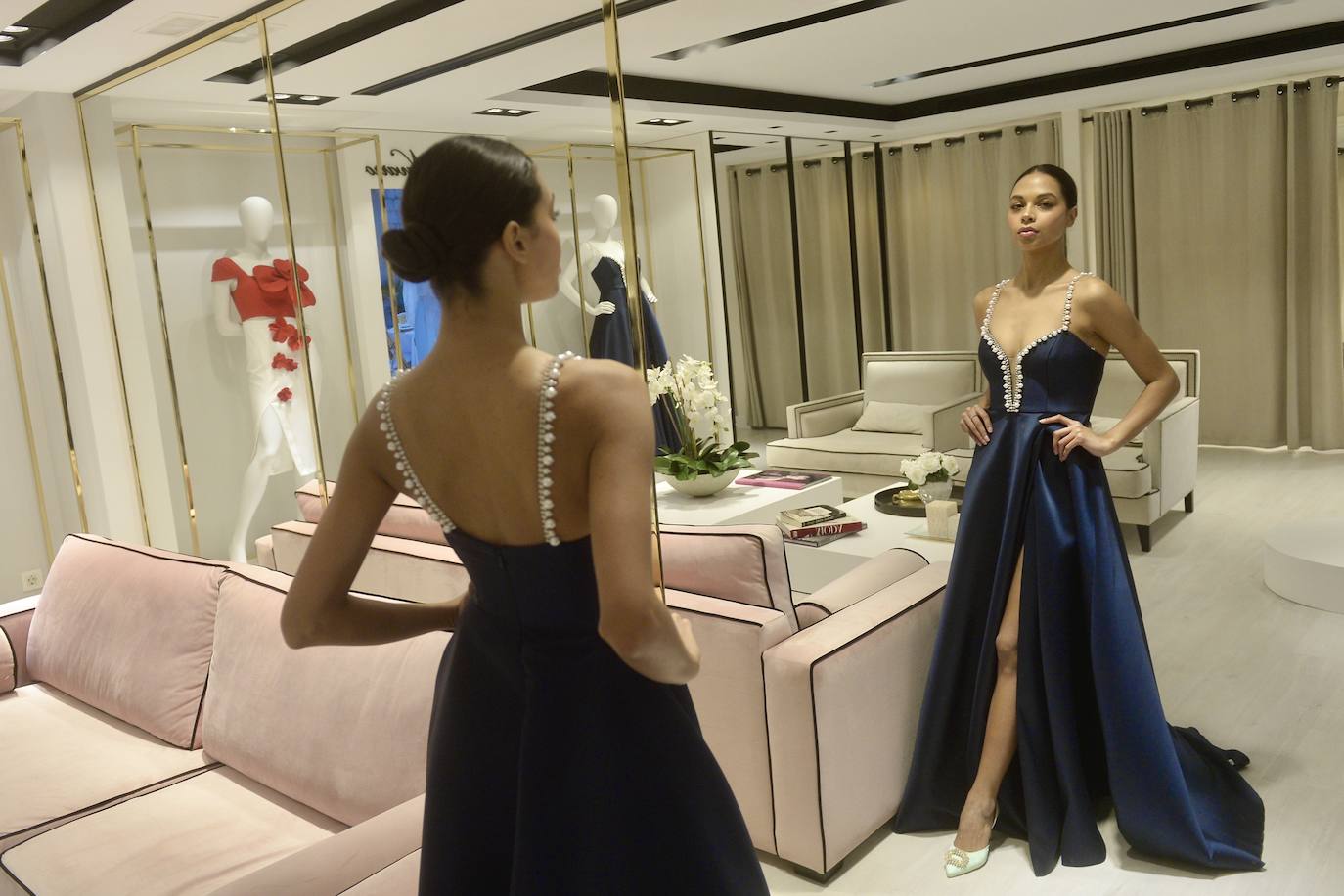 Los preparativos para el desfile de moda de Silvia Navarro, en imágenes