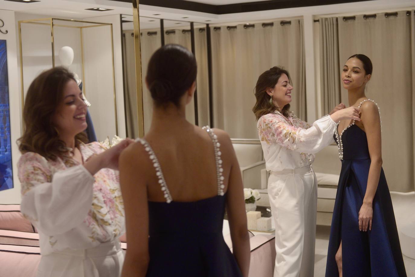 Los preparativos para el desfile de moda de Silvia Navarro, en imágenes