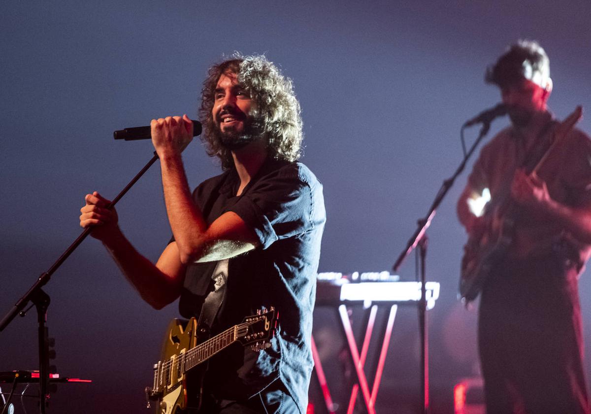 Mikel Izal durante su concierto en el Víctor Villegas.