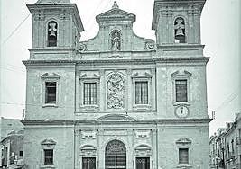 Imponente. La parroquia de San Antolín destruida en el año 1936, en una de las mejores fotografías que se conservan.