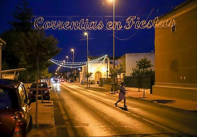 Iluminación festiva en la pedanía de Correntías.