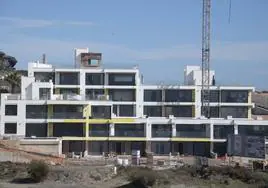 Urbanización de lujo ubicada en Cala del Descargador, en Cabo de Palos, parada desde hace casi tres meses.