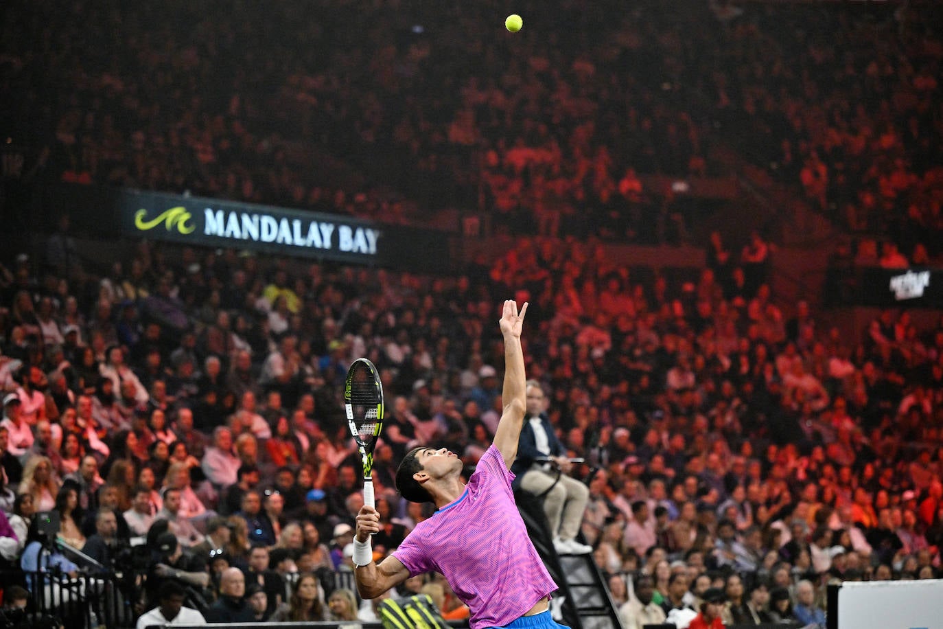 El partido entre Carlos Alcaraz y Rafa Nadal, en imágenes