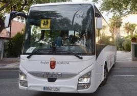 Un autobús de transporte escolar en Espinardo.