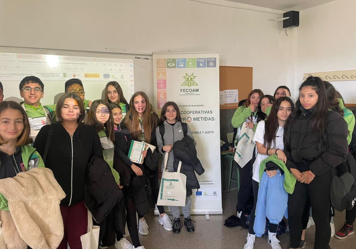 CES Vega Media de Alguazas acoge la iniciativa de Fecoam para un futuro sostenible y justo
