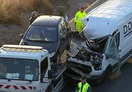 El accidente, este miércoles, entre una furgoneta y una grúa.