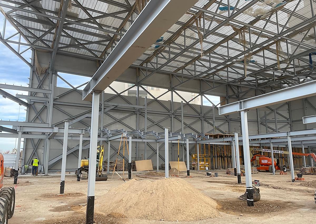 Imagen secundaria 1 - Interior del pabellón en obras.