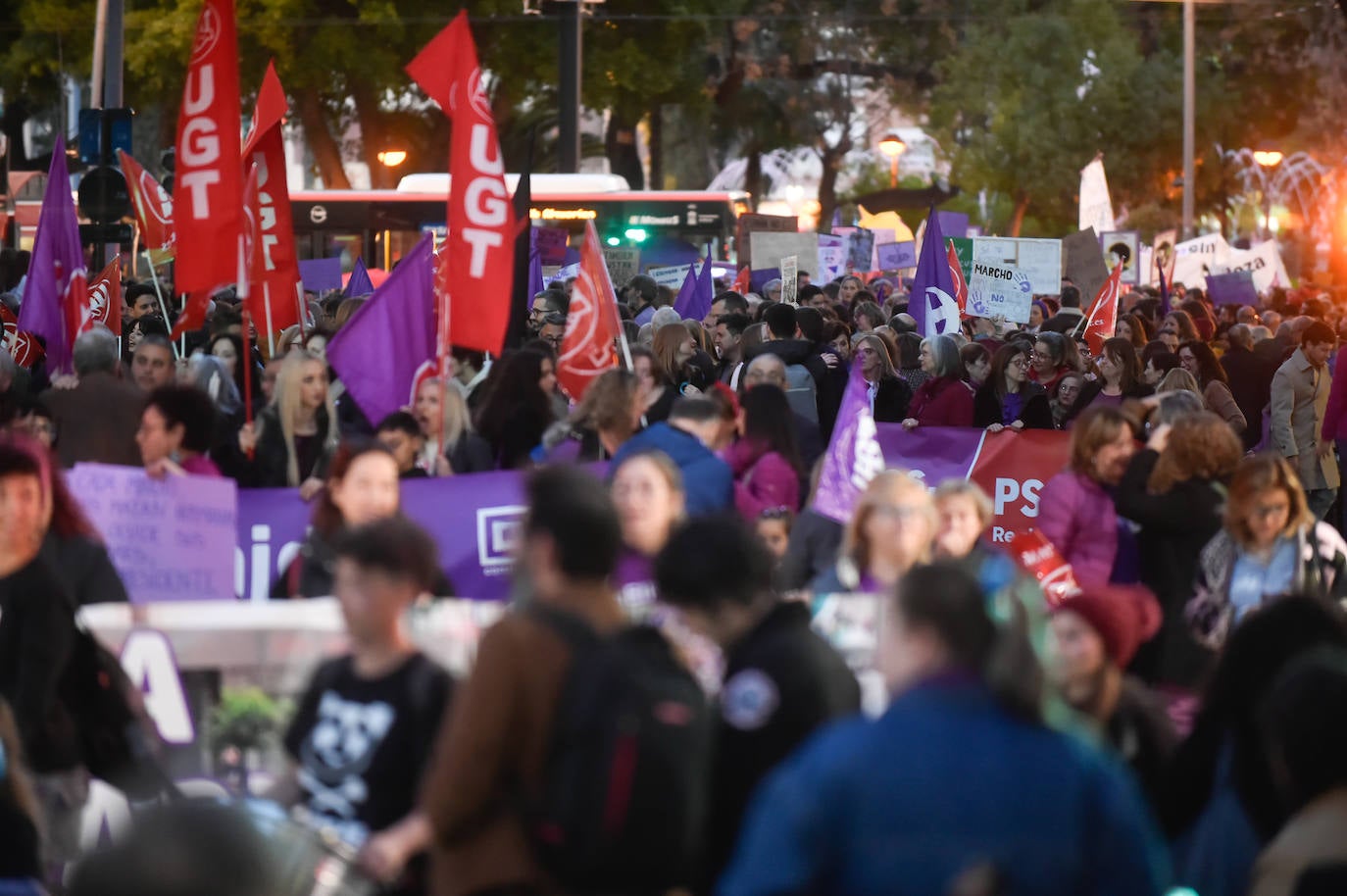 La manifestación del 8M en Murcia, en imágenes