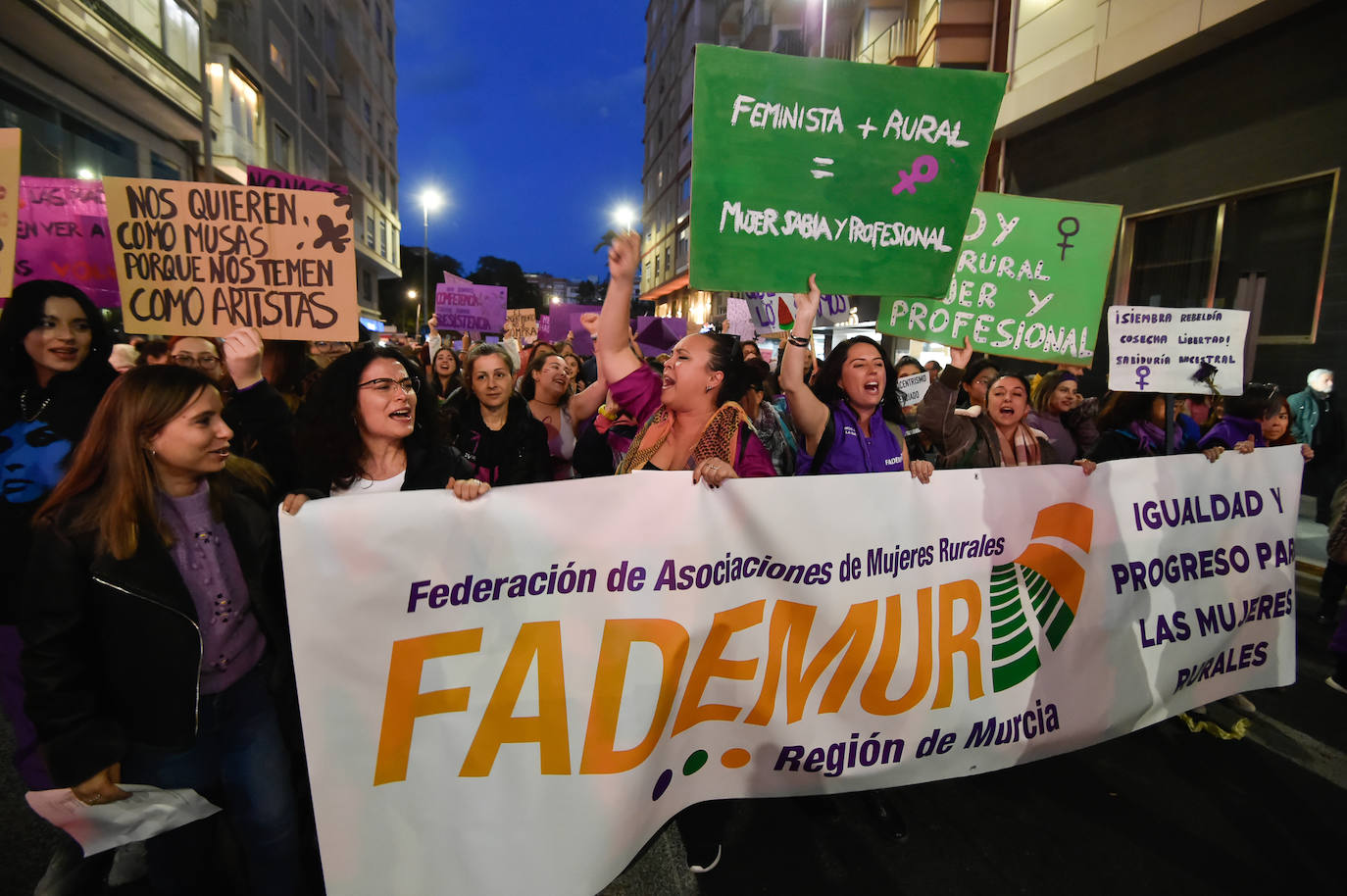 La manifestación del 8M en Murcia, en imágenes