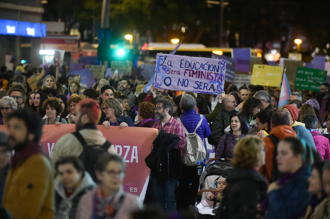 La manifestación del 8M en Murcia, en imágenes