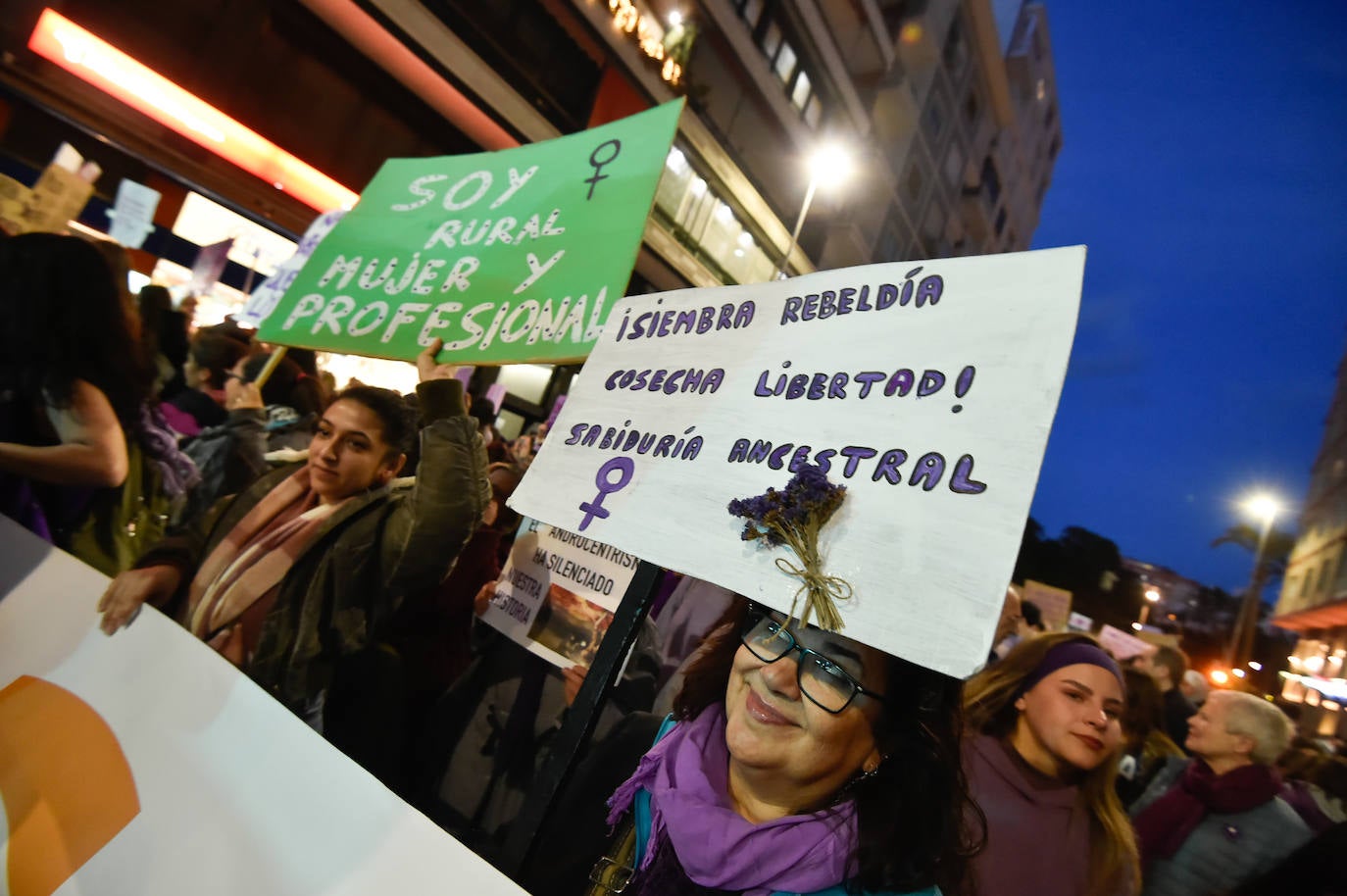 La manifestación del 8M en Murcia, en imágenes