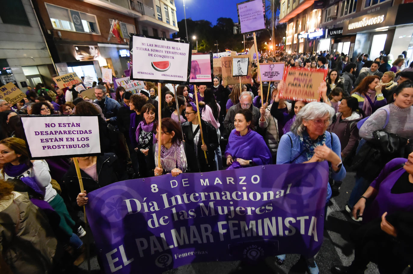 La manifestación del 8M en Murcia, en imágenes