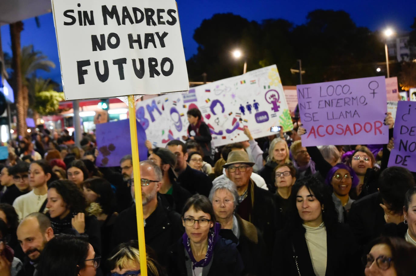 La manifestación del 8M en Murcia, en imágenes