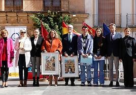 Los premiados y autoridades tras recibir los galardones en el acto institucional del 8M.