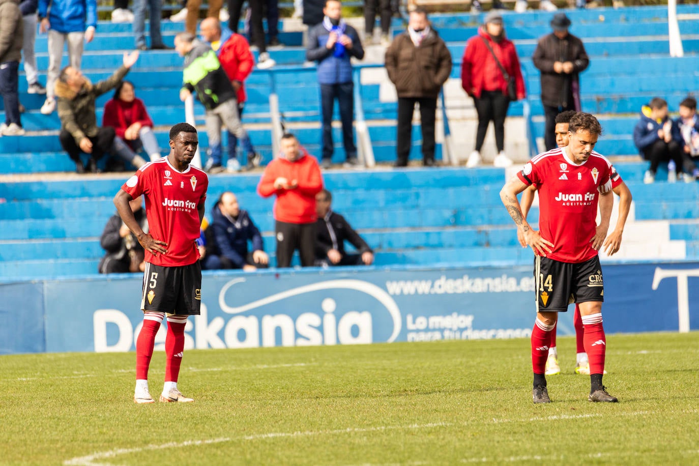 La derrota del Real Murcia frente al Linares Deportivo, en imágenes