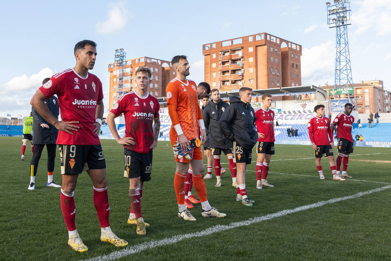 La derrota del Real Murcia frente al Linares Deportivo, en imágenes