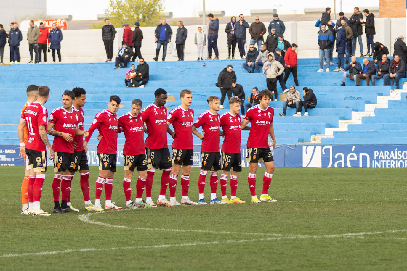 La derrota del Real Murcia frente al Linares Deportivo, en imágenes