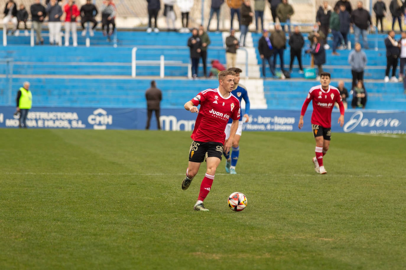 La derrota del Real Murcia frente al Linares Deportivo, en imágenes