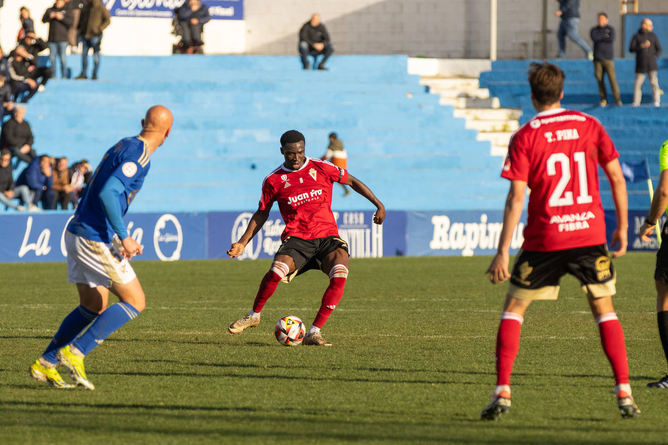 La derrota del Real Murcia frente al Linares Deportivo, en imágenes