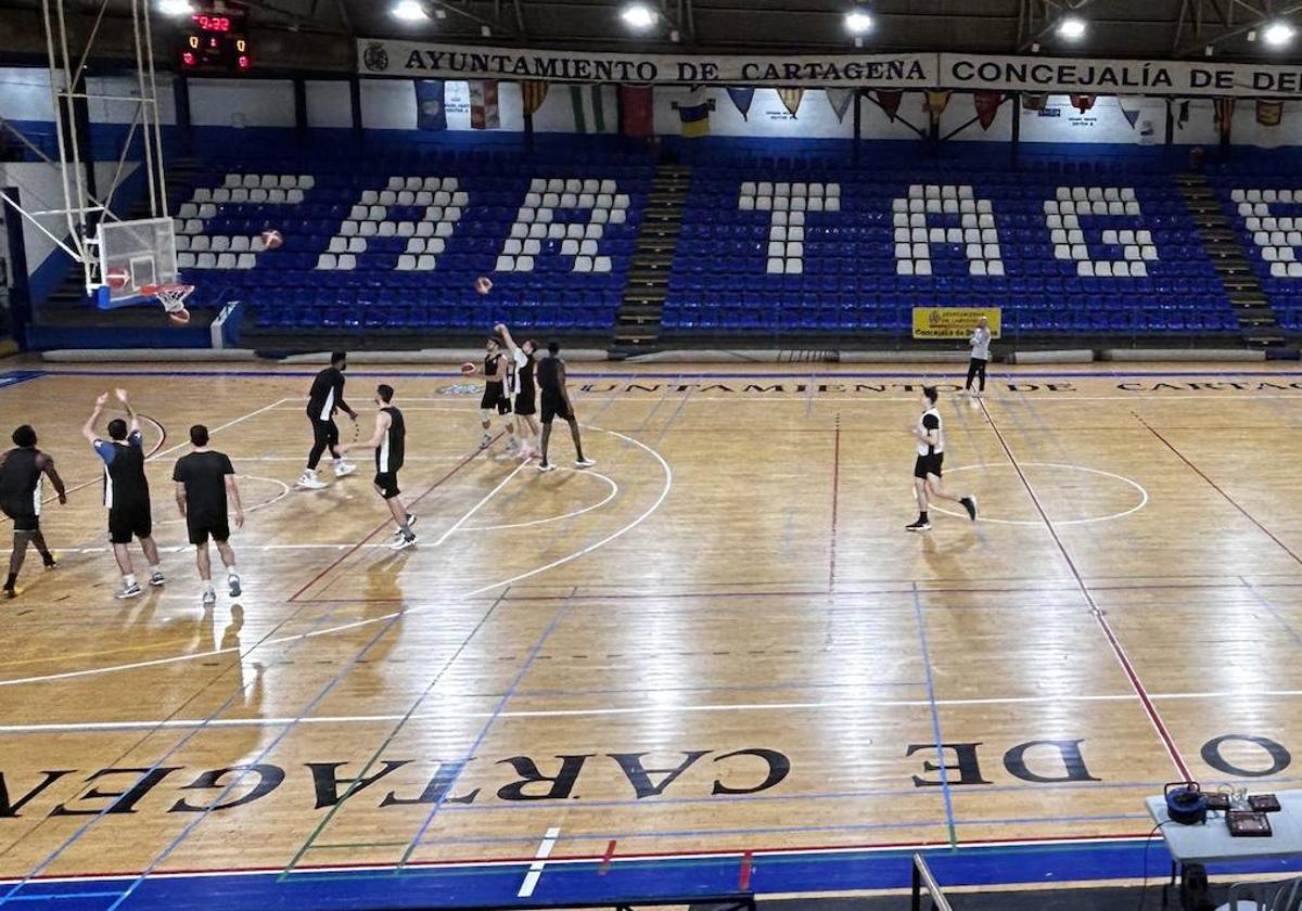 Los jugadores del Odilo FC Cartagena durante el entrenamiento antes del viaje a Tarragona