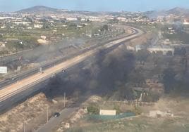 Imagen del fuego, entre Beniaján y Torreagüera.